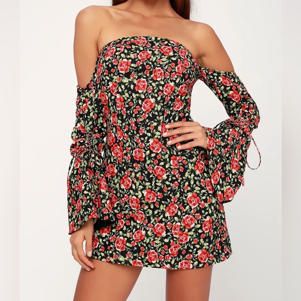 NWOT C/MEO Outline Black Floral Print Long Sleeve Off-the-Shoulder Dress